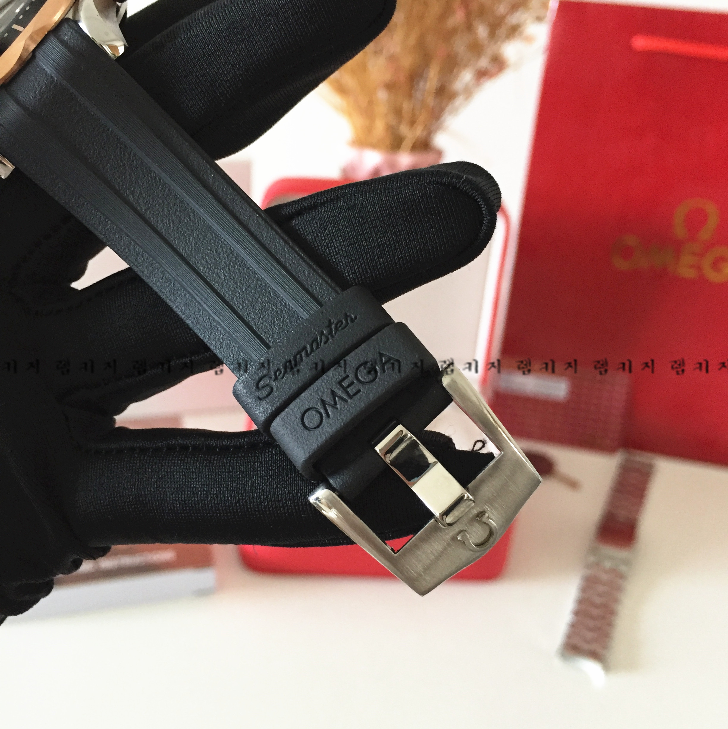 오메가 씨마스터 다이버 로즈골드 우레탄시계 + 메탈스트랩